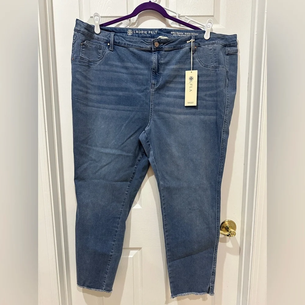 Laurie Felt Silky Denim Jeans - Picture 2 of 10